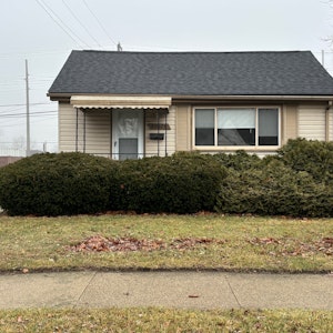 //hemlane-production.s3.amazonaws.com/uploads/property_listing_photos/b9b4b6db-fc18-4808-8cbf-92a2ec3cdc9b/Oaklane front.jpg