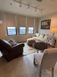 //hemlane-production.s3.amazonaws.com/uploads/property_listing_photos/b9f52ed7-44a0-4335-977d-05a9707d13d4/Living Rm.jpg