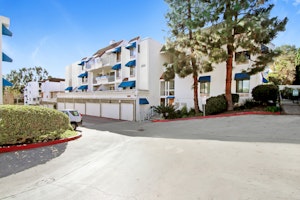 //hemlane-production.s3.amazonaws.com/uploads/property_listing_photos/ba6dc827-6356-4484-963e-7c0341da9622/8338 Regents Rd 2T, San Diego.jpg
