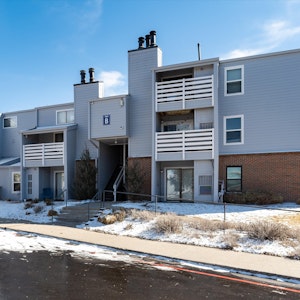 //hemlane-production.s3.amazonaws.com/uploads/property_listing_photos/baa14687-15a5-447e-badd-692039ab791c/02-Front of Building.jpg