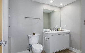//hemlane-production.s3.amazonaws.com/uploads/property_listing_photos/bb1d0f07-74f2-41db-89fa-d994aafd17ef/13 400 Walnut St Suite 403, Des Moines, IA 50309.jpeg