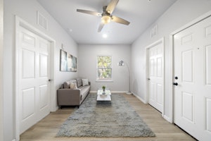 //hemlane-production.s3.amazonaws.com/uploads/property_listing_photos/bd0bebb5-e60e-4b97-87f7-1df58235c6b3/2 Living Room 808 Sealy Ave Galveston.jpg