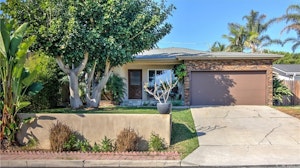 //hemlane-production.s3.amazonaws.com/uploads/property_listing_photos/bd200b58-d2ea-4bb8-8aa3-bde8ce44dd30/1/Front of Home.jpg