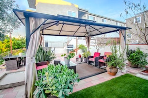 //hemlane-production.s3.amazonaws.com/uploads/property_listing_photos/be2bdbfa-a628-4c48-9ebd-00d53032cb20/8e-LG0kw Ziprent_cleanup.jpg