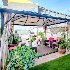 //hemlane-production.s3.amazonaws.com/uploads/property_listing_photos/be2bdbfa-a628-4c48-9ebd-00d53032cb20/8e-LG0kw Ziprent_cleanup.jpg