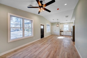 //hemlane-production.s3.amazonaws.com/uploads/property_listing_photos/bf186318-06e0-412b-93ae-99555a140e55/119 Prospect Ave - Apt 2 - 02 Large.jpeg