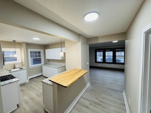 //hemlane-production.s3.amazonaws.com/uploads/property_listing_photos/bf2b78ca-ea1a-499a-9643-7d40ef9fefd7/PRIMARY.jpg