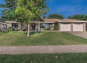 //hemlane-production.s3.amazonaws.com/uploads/property_listing_photos/bf7a5f36-db7b-4b87-a636-fbe0b05970f6/Screenshot 2025-12-03 121953.jpg