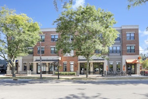 //hemlane-production.s3.amazonaws.com/uploads/property_listing_photos/c03f7c65-7b87-4f28-aee7-91579e3fe8f5/1-web-or-mls-IMG_6120 - Copy.jpg