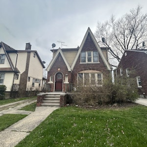 //hemlane-production.s3.amazonaws.com/uploads/property_listing_photos/c142c34e-14ac-463b-af81-227d46763909/Photo Apr 17 2025, 6 48 29 PM.jpg