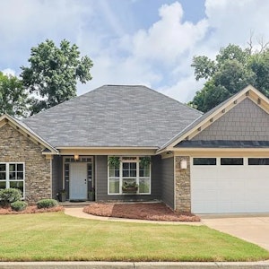 //hemlane-production.s3.amazonaws.com/uploads/property_listing_photos/c1f66b34-0a3c-4999-a623-5b73a8dcb0ce/Screenshot 2025-10-08 181812.jpg