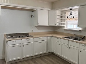 //hemlane-production.s3.amazonaws.com/uploads/property_listing_photos/c2150292-3824-472d-b1b9-326c7af90ba8/6581d91fb3ceee2fcd8a944c1ccd7b58-cc_ft_576.webp