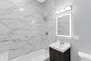 //hemlane-production.s3.amazonaws.com/uploads/property_listing_photos/c2870ca3-17b9-4f05-89f7-e0bce031064e/5341-53 S. Indiana Pic 23.jpg