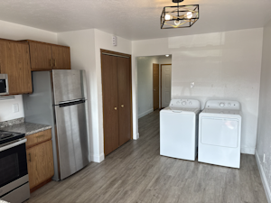 //hemlane-production.s3.amazonaws.com/uploads/property_listing_photos/c2fe0632-38e1-46d0-9c8a-a72d263d6652/Kitchen_entry.png