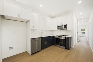//hemlane-production.s3.amazonaws.com/uploads/property_listing_photos/c3e83afb-7249-476d-a92f-7e775c1d659d/Kitchen.jpg