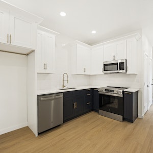 //hemlane-production.s3.amazonaws.com/uploads/property_listing_photos/c3e83afb-7249-476d-a92f-7e775c1d659d/Kitchen.jpg
