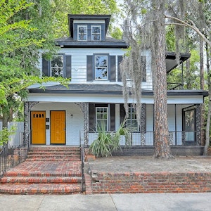 //hemlane-production.s3.amazonaws.com/uploads/property_listing_photos/c689bc0f-1654-4bd1-86bc-949987789d80/910 E Duffy front.webp