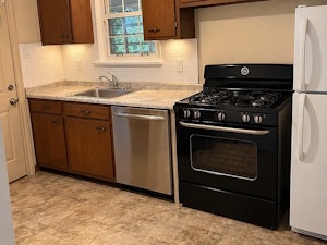 //hemlane-production.s3.amazonaws.com/uploads/property_listing_photos/c81c5dc7-1369-4bf1-98ea-41b6047d4706/63fa808319e58265f7a21b75c31b3ab7-cc_ft_768.webp