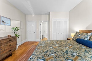 //hemlane-production.s3.amazonaws.com/uploads/property_listing_photos/c8dc9fad-406a-4d9d-8d6f-a224aac7a567/10.jpg