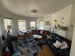 //hemlane-production.s3.amazonaws.com/uploads/property_listing_photos/c9afdea3-574e-46f5-ba09-4e2e8a925dfe/268 Broadway #2 Living room angle 2.jpg