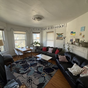 //hemlane-production.s3.amazonaws.com/uploads/property_listing_photos/c9afdea3-574e-46f5-ba09-4e2e8a925dfe/268 Broadway #2 Living room angle 2.jpg