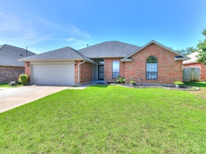 //hemlane-production.s3.amazonaws.com/uploads/property_listing_photos/ca0b17c0-54f7-49bb-ba64-8f0e4844fea8/3-web-or-mls-5612 SE 87th St-4.jpg