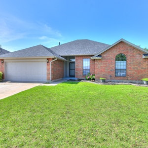 //hemlane-production.s3.amazonaws.com/uploads/property_listing_photos/ca0b17c0-54f7-49bb-ba64-8f0e4844fea8/3-web-or-mls-5612 SE 87th St-4.jpg