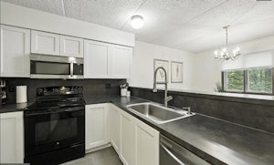 //hemlane-production.s3.amazonaws.com/uploads/property_listing_photos/ca0cd85a-a50b-40b3-8042-118f3b3ba272/Screenshot 2025-11-06 184401.jpg