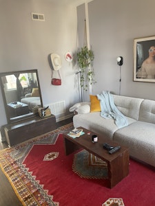 //hemlane-production.s3.amazonaws.com/uploads/property_listing_photos/ca9b40b0-18ba-413c-b320-d821959adc8d/2249 W Iowa Unit 3R (1).jpg