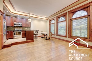 //hemlane-production.s3.amazonaws.com/uploads/property_listing_photos/cbf4b48e-09b2-4286-b3d3-d0e1fa558c34/33 East Division #3 Chicago (Gold Coast) Unit Photo 2 (3).jpg