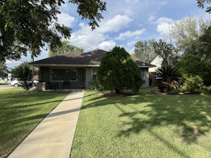 Beautiful curbside appeal