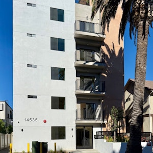 //hemlane-production.s3.amazonaws.com/uploads/property_listing_photos/cc15e311-410e-4e6e-b36c-1815e2d613c6/IMG_9144 Building Front.jpeg