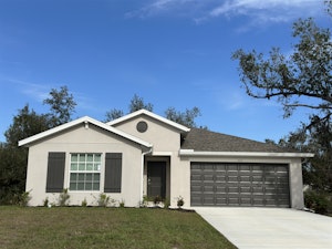 //hemlane-production.s3.amazonaws.com/uploads/property_listing_photos/cd4873e8-7431-4624-947c-1115bc11b044/IMG_7697.dng