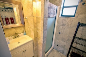 //hemlane-production.s3.amazonaws.com/uploads/property_listing_photos/cdd8bf66-2535-4eaa-8e23-138e1a438c83/Hollywood Unit (1).jpg