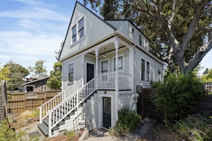 //hemlane-production.s3.amazonaws.com/uploads/property_listing_photos/ce25708e-edc9-4138-af7b-0539b0a05fb1/1-web-or-mls-5906 Colby St Oakland CA 94618_ 32.jpg