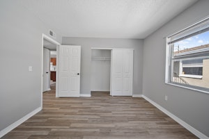 //hemlane-production.s3.amazonaws.com/uploads/property_listing_photos/cf02324f-1a27-4eab-b162-66fcba1fe6ac/15_dsc04735.jpg