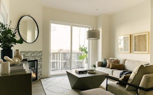 //hemlane-production.s3.amazonaws.com/uploads/property_listing_photos/d46abd23-caa3-4165-99f9-342e0d73dccb/01.jpg