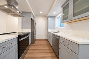 //hemlane-production.s3.amazonaws.com/uploads/property_listing_photos/d75d7636-9b85-4c4e-ab3a-e682bee09f84/04 - Kitchen.jpg