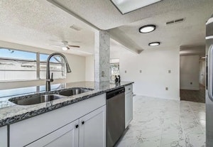 //hemlane-production.s3.amazonaws.com/uploads/property_listing_photos/d76eca3f-fa67-4b88-81da-acff1c144ac7/1f8c36e494eafb84da3def6790a71e06-cc_ft_768 Medium.jpeg