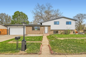 //hemlane-production.s3.amazonaws.com/uploads/property_listing_photos/d8b61336-e736-4c1b-9d0f-8c54080de9fc/1430 Lashley st. - Web Quality - 002 - 01 Exterior Front.jpg