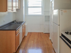//hemlane-production.s3.amazonaws.com/uploads/property_listing_photos/d9f5048c-d82c-4543-a380-f216ed85391c/large.jpg