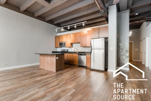 //hemlane-production.s3.amazonaws.com/uploads/property_listing_photos/da625c1f-9d61-45d2-91c1-16286103e79d/03-4131-west-belmont-avenue-413.jpg