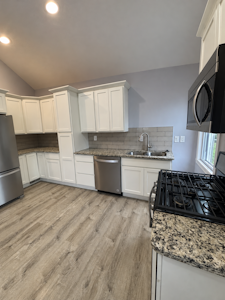 //hemlane-production.s3.amazonaws.com/uploads/property_listing_photos/db0e6657-e6fd-42a5-9113-3ef111738509/kitchen2-enhanced.png