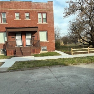 //hemlane-production.s3.amazonaws.com/uploads/property_listing_photos/de24ab3c-7e9f-4a49-a60d-ffbad050263b/updated front copy.jpg