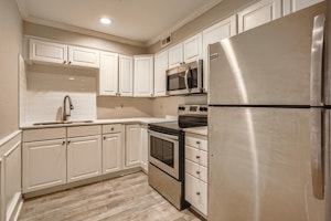 //hemlane-production.s3.amazonaws.com/uploads/property_listing_photos/de9b5754-55a2-4e78-bdee-0153f7098ff9/2166 Dunsford Terrace-large-013-014-Kitchen-1500x1000-72dpi.jpg