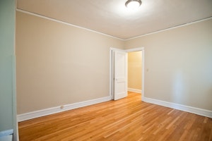 //hemlane-production.s3.amazonaws.com/uploads/property_listing_photos/e1883ff0-4793-4393-a0f9-135228ed5b70/2534 N Prospect_Unit B_013.jpg