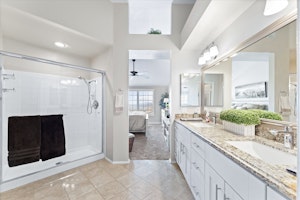//hemlane-production.s3.amazonaws.com/uploads/property_listing_photos/e1ae5b9e-e845-4788-af7b-76e56c1e699d/38-1037 S Daybreak Ct, Anaheim-38.jpg