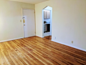 //hemlane-production.s3.amazonaws.com/uploads/property_listing_photos/e314198c-a1e1-4524-9c7b-1f85c193b3ea/PXL_20241210_201355865.jpg