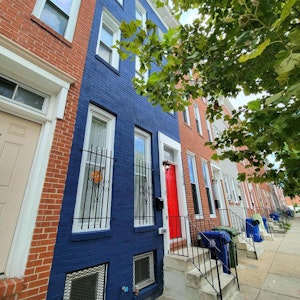 //hemlane-production.s3.amazonaws.com/uploads/property_listing_photos/e3266c29-7d7c-4c12-9607-dd8f2a3a00e0/front door 1620 Gilmore.jpg