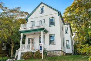 //hemlane-production.s3.amazonaws.com/uploads/property_listing_photos/e3915b56-4468-4e4b-b061-626447b1fced/38 Juniper #1.jpg